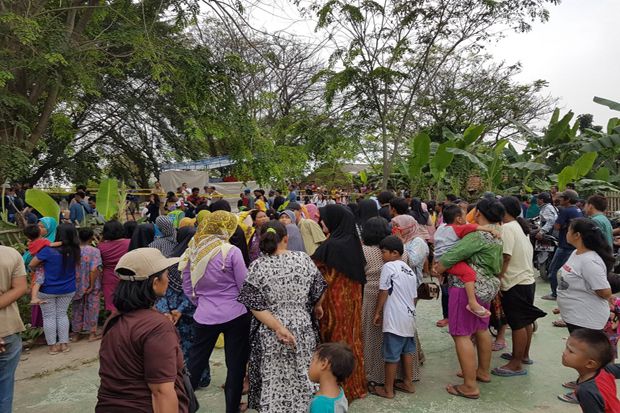 Polisi Autopsi Jasad Joya, Puluhan Warga Padati TPU Kedondong
