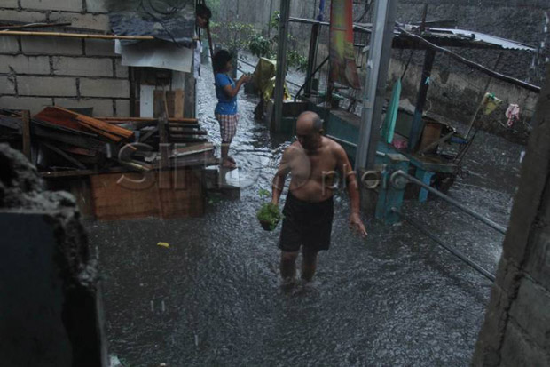 Fenomena Aneh, Hujan Hanya Guyur 1 Rumah di Tebet