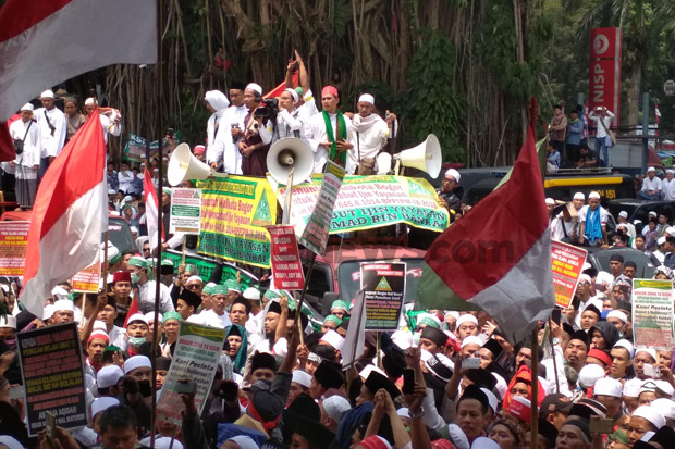 Tolak Pembangunan Rumah Ibadah, Ribuan Warga Demo di Balai Kota Bogor