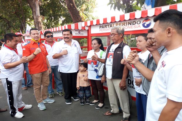 DPP Rescue Perindo Serahkan Lima Gerobak Perindo di Jakarta Pusat