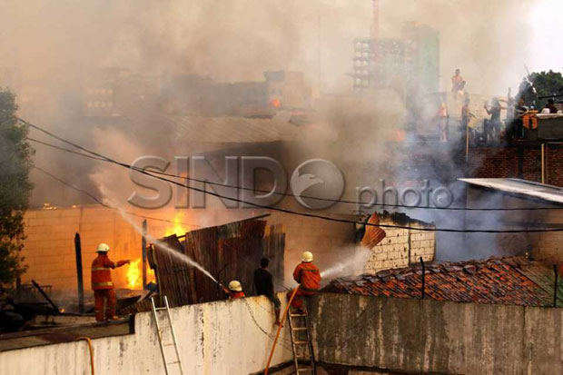 Asrama Polisi Terbakar, 20 Rumah Hangus di Cipinang