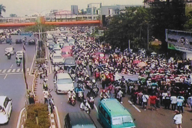 Demo di Wali Kota Depok, Jalan Margonda Padat