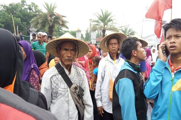 Ingin Bertemu Presiden Jokowi, Petani Ini Bawa Anaknya yang Lagi Sakit