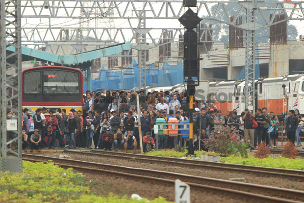 Kereta Anjlok, PT KCI Minta Maaf ke Penumpang KRL