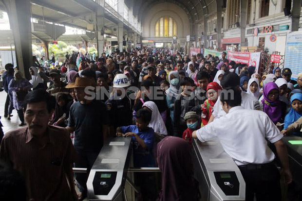 Kereta Anjlok, PT KCI Hapus Pinalti untuk Penumpang