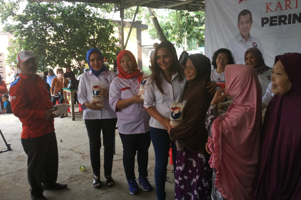 Kartini Perindo Bagikan Sembako Gratis ke Ratusan Warga Jagakarsa