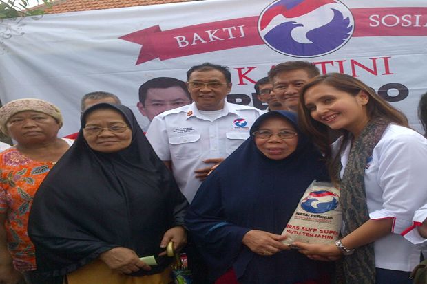 Kartini Perindo Bagikan 300 Paket Beras Gratis di Depok