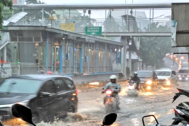 Hujan Deras, Jakarta Selatan Dikepung Genangan Air