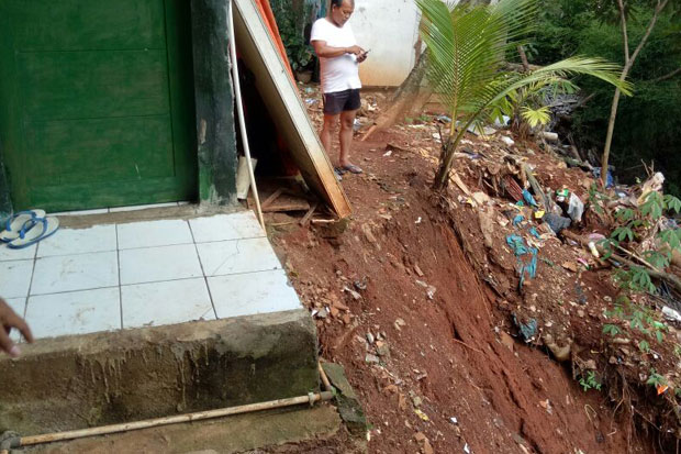 Rumah di Pondok Pinang Longsor, Penghuni Berhasil Dievakuasi