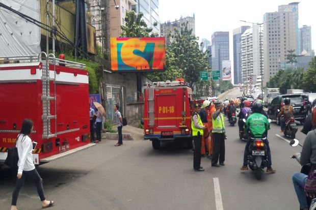 10 Mobil Damkar Padamkan Amuk si Jago Merah di Lantai 10 City Lofts