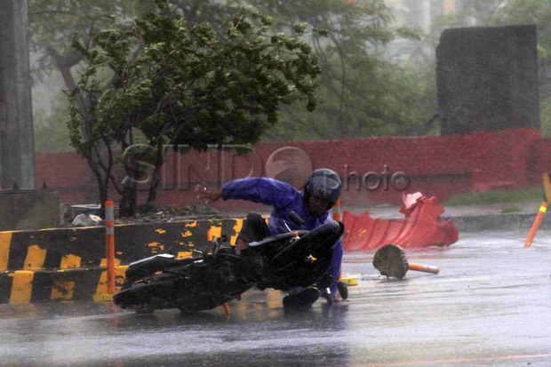 Waspadai Siklon Tropis Cempaka, Potensi Hujan Angin di Pesisir