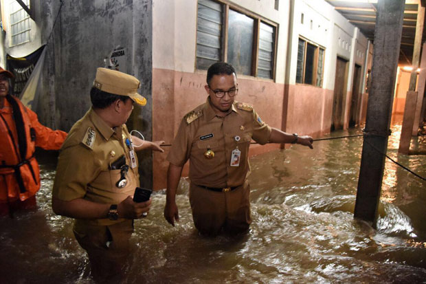 Banjir Mengancam Jakarta, Ini yang Dilakukan Anies-Sandi
