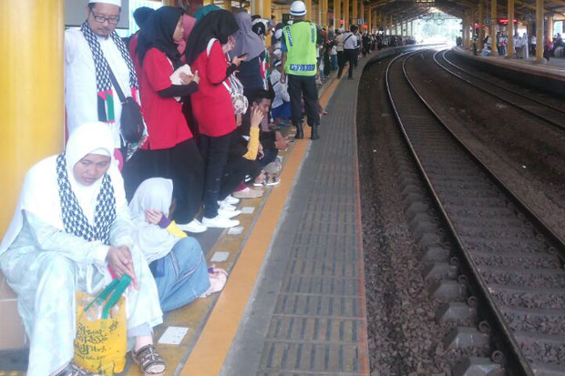 Imbas Aksi Bela Palestina, Penumpang Commuter Line Naik 200%