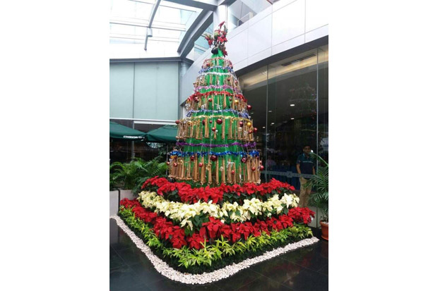 Pohon Natal dari Angklung Menyita Perhatian Warga Depok