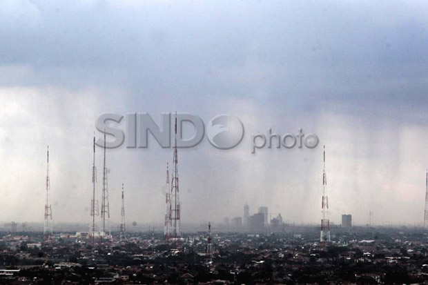 Pagi Berawan, Siang Jakarta Mulai Diguyur Hujan