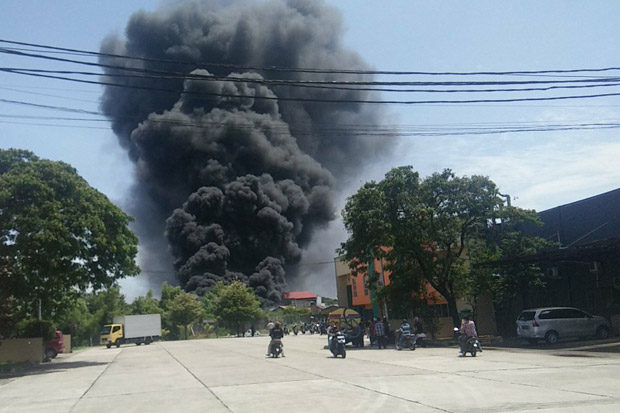Pabrik Plastik di Tegal Alur Terbakar, 15 Mobil Damkar Dikerahkan