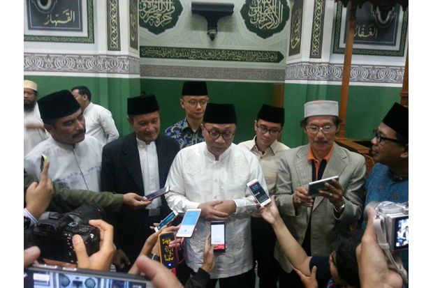 Ketua MPR Laksanakan Salat Gerhana di Masjid Al Azhar