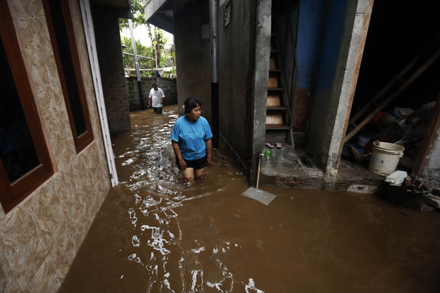 Antisipasi Banjir Besar, DKI Buka Seluruh Pintu Air
