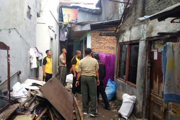TNI-Polri Bedah Rumah Tak Layak Huni di Johar Baru