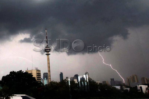 Hati-hati, BMKG Prediksi Siang hingga Malam Jakarta Diguyur Hujan