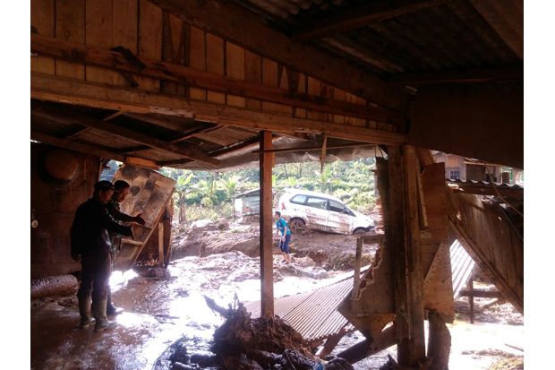 Banjir Bandang Hantam Bogor, Nenek 70 Tahun Tewas