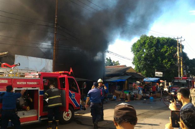 Diduga Korsleting Listrik, 6 Kios di Pasar Serpong Ludes Terbakar