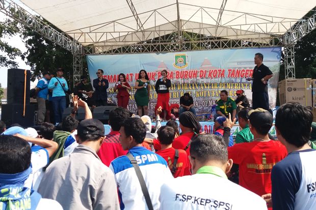 Di Gaji Rp3,6 Juta Sebulan, Ribuan Buruh Tangerang Pilih Dangdutan
