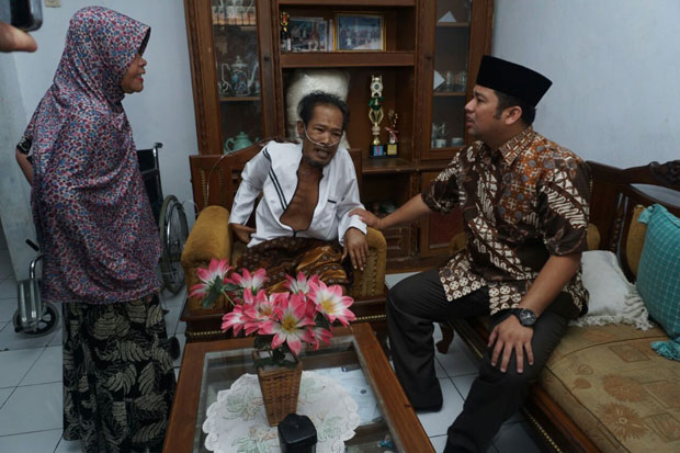 Blusukan, Arief Kunjungi Warga yang Sakit Gagal Ginjal