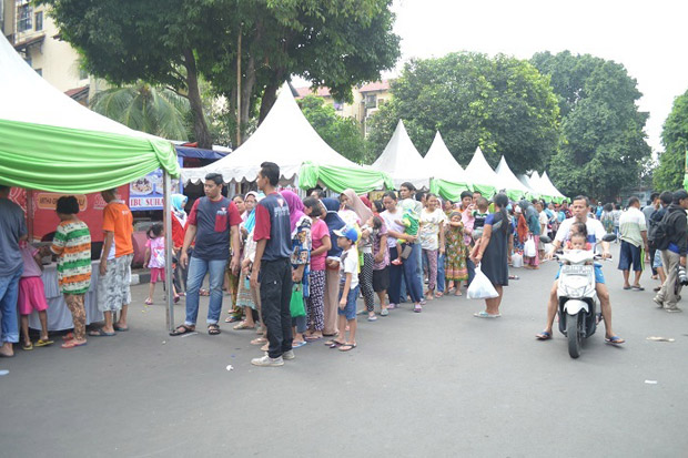 PPK Kemayoran Gelar Bazar Murah, Warga Antre Pakai KTP