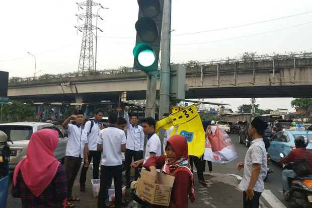 Usai Demo, PMII Bagikan Takjil di 3 Titik Jalan Jakarta
