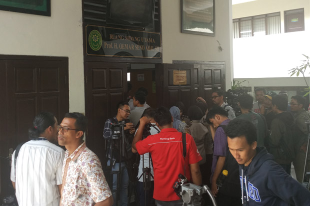 Hakim Sidang Aman Abdurrahman Tegur Awak Media