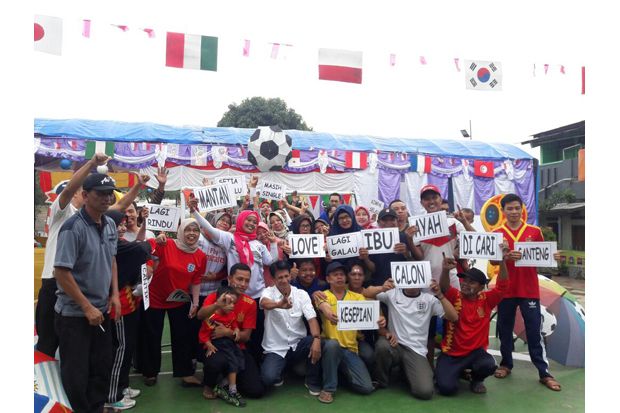 Pilkada Kota Tangerang, TPS Disulap Jadi Panggung Piala Dunia
