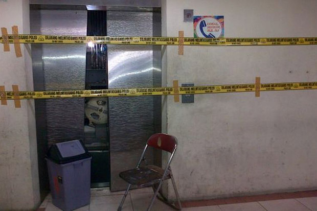Mendadak Anjlok, Lima Orang Terjebak Dalam Lift di Pasar Asemka