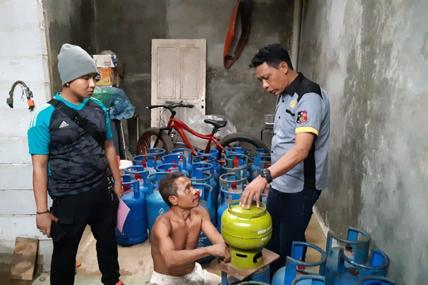 Gerebek Gudang Pengoplos Gas Bersubsidi, Polisi Bekuk Sigun