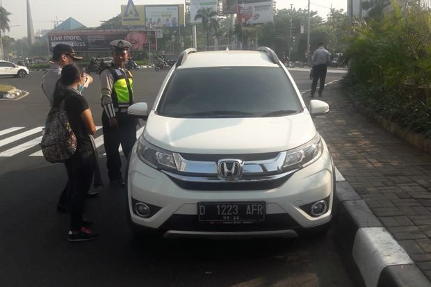 Polisi Mulai Catat Pelat Nomor Pelanggar Ganjil Genap di Jakarta
