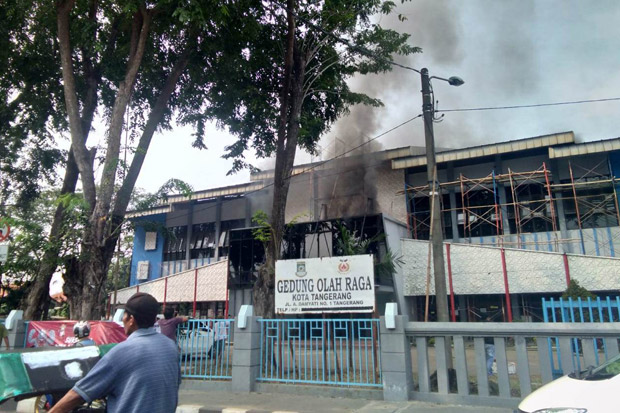 Diduga Korsleting AC, GOR Kota Tangerang Terbakar