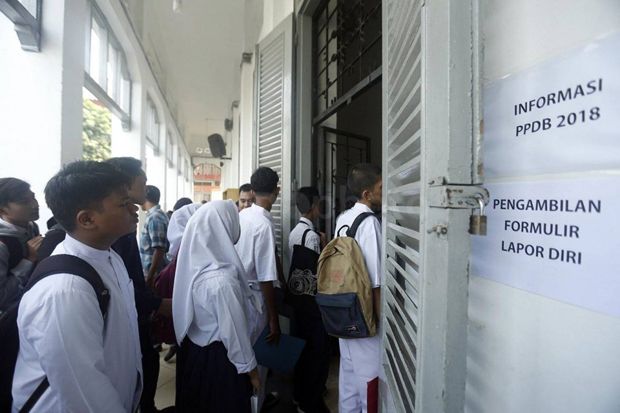Gagal PPDB Online, 700 Siswa Miskin Bekasi Tetap Masuk SMP Negeri