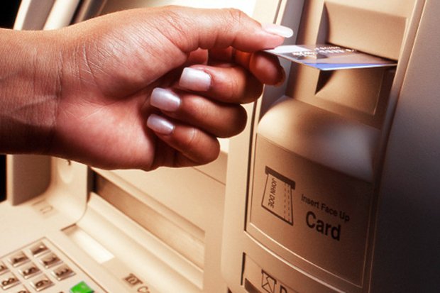 Kartu ATM Tertelan, Rekening Roince dan Santa Langsung Terkuras