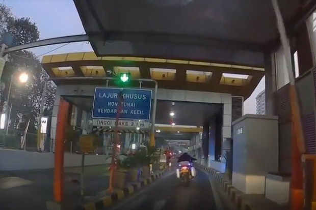 Kapolda Metro Jaya Bakal Tindak Polisi Penyerobot Pintu Tol Senayan