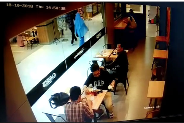 Asyik Makan, Laptop Calon Doktor Raib Digasak Pencuri di Restoran