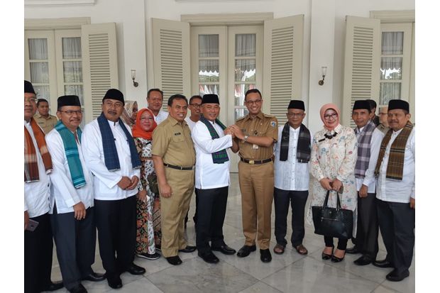 Temui Anies Bahas Bantargebang, Wali Kota Bekasi dapat Bernapas Lega