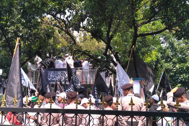 Aksi Bela Tauhid, Jalan Medan Merdeka Barat Lumpuh Total