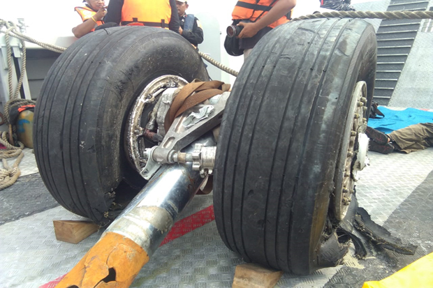Tim SAR Kembali Temukan Roda dan Bagian Badan Pesawat Lion Air JT-610