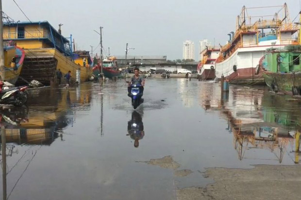 Banjir Rob di Muara Baru, Aktivitas Dermaga Nizam Zachman Terganggu