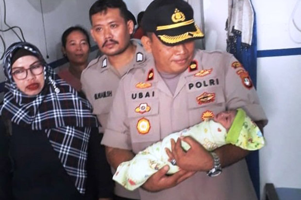 Bayi Baru Lahir Dibuang di Teras Rumah Warga di Tangerang