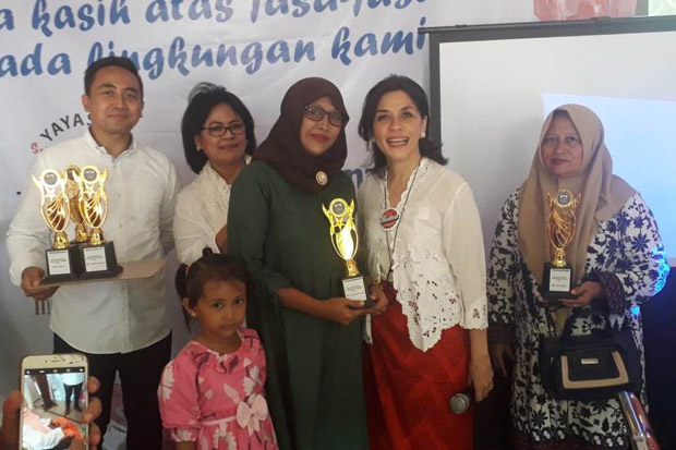 Peringati Hari Ibu, Yayasan Teddy Yulianto Beri Award ke Ibu-Ibu PKK