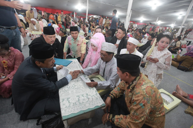 Anies Jadikan Nikah Massal sebagai Tradisi Baru di Jakarta