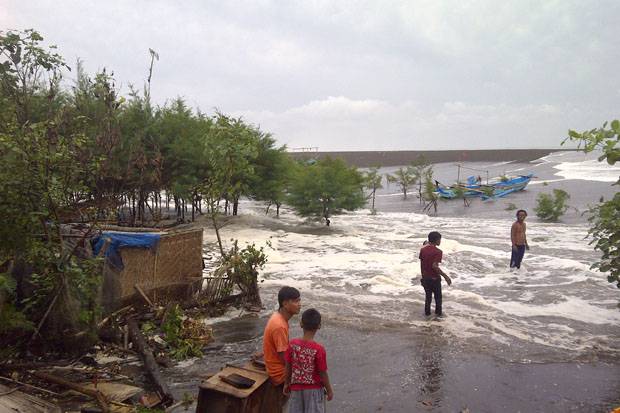 Pintu Air Pasar Ikan Siaga 2, Warga Diimbau Waspadai Banjir Rob