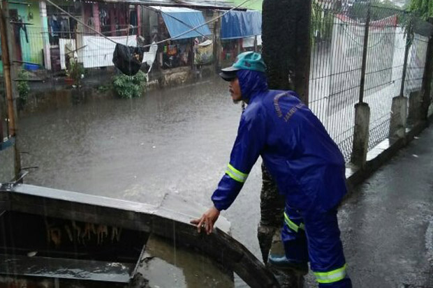 Diguyur Hujan Semalaman, Kondisi Pintu Air di Jakarta Masih Normal