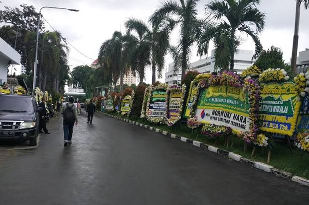 Karangan Bunga untuk Eka Tjipta Masih Berdatangan,Termasuk dari Jokowi